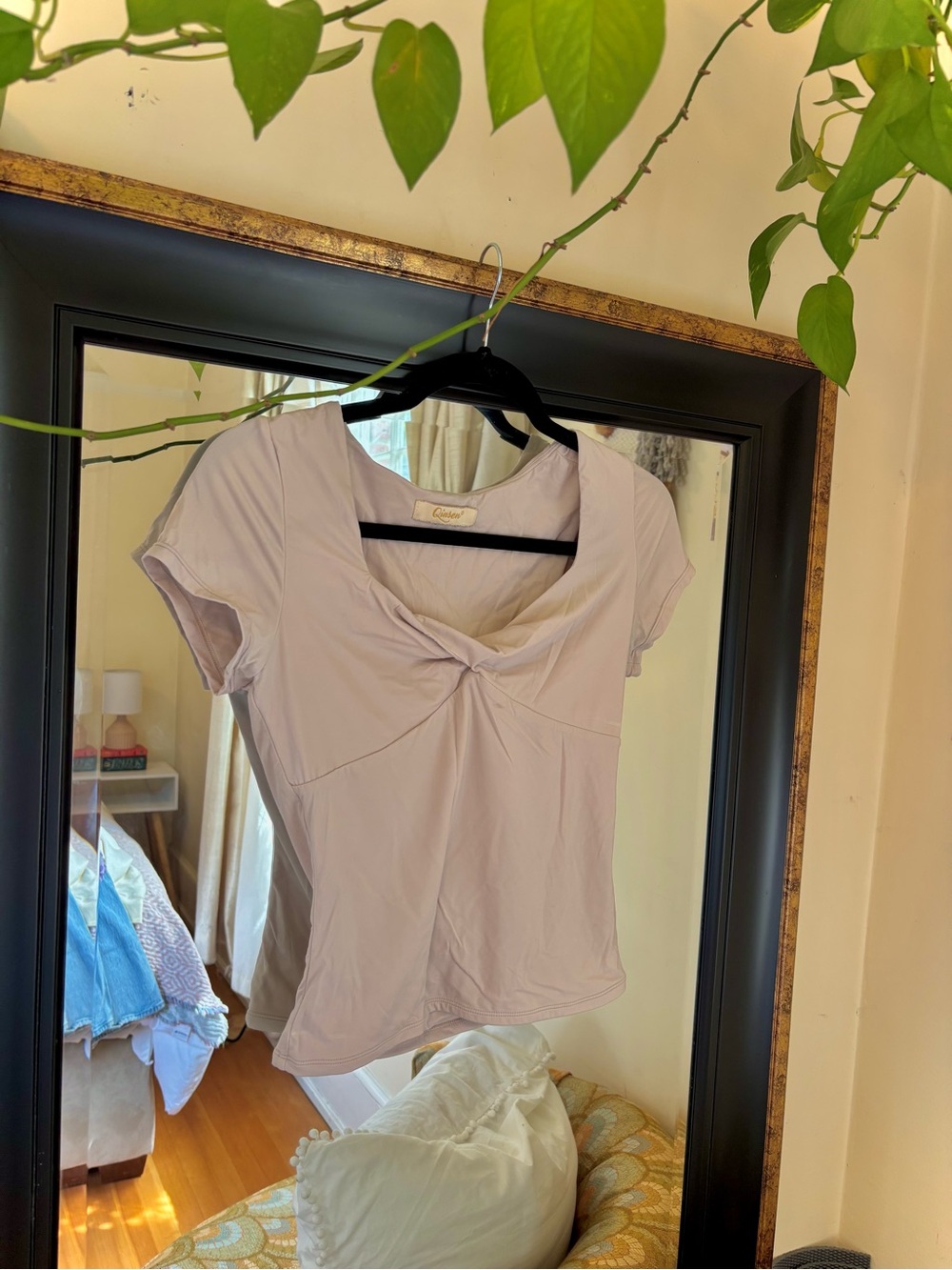 Lavender beige Twist-Front Short Sleeve Tee